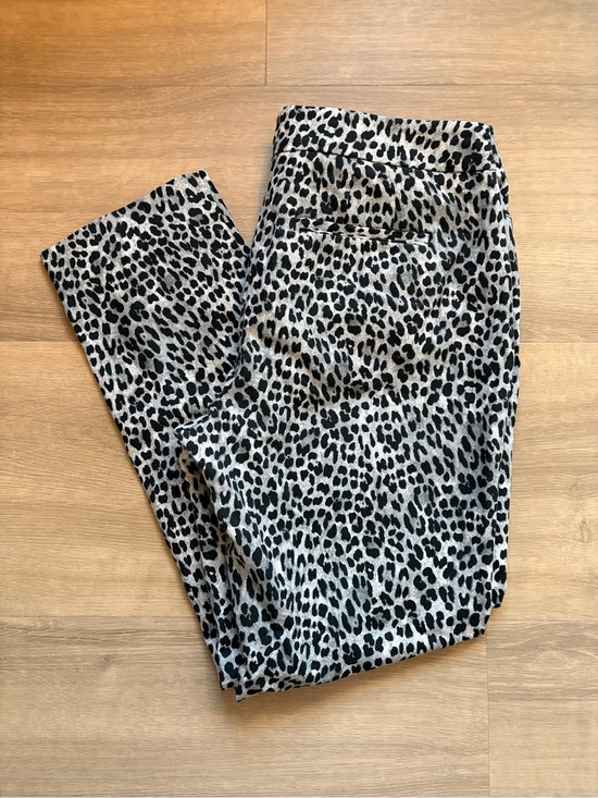 White House Black Market Pants - WHBM Leopard Print Slim Ankle Pant - size 8